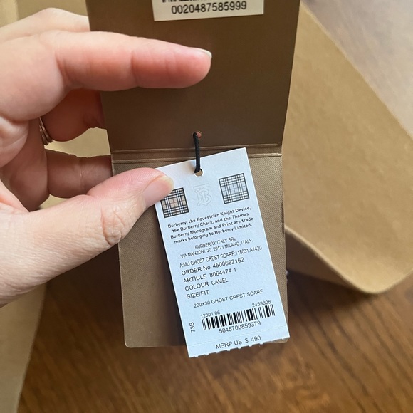 NWT Burberry scarf - Picture 5 of 7